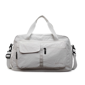 Sac de voyage décontracté pliable ultra-léger et élégant avec logo personnalisé, résistant à l'eau, pour la gym, la nuit ou comme trousse de maquillage - Product Image 4