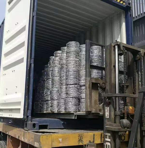 Mercado de América del Sur Acero inoxidable 500m 25kgs/roll Calibre 15 16 <span class=keywords><strong>Barrera</strong></span> de valla de bobina de alambre de púas cruzado galvanizado en caliente - Product Image 5