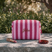 Pochette de maquillage tendance en tissu gaufré écologique, rayée pastel, monogrammée, avec fermeture éclair durable, personnalisable pour mariage, douche nuptiale, ou avec initiales