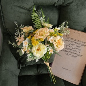 Bouquet de fleurs artificielles CallaFloral couleur champagne en tissu tissé plastique pour décoration intérieure et accessoires de mariage - Product Image 1
