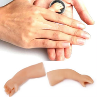 Accessoires de magie rapprochés, le petit magicien des mains, tours de magie