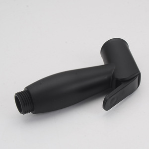 Матовое черное сиденье для унитаза с душевой головкой и ванной - Product Image 4