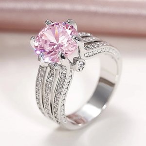 Anello di Lusso con Pavé per Donne, Elegante Gioiello da Dito alla Moda - Product Image 3