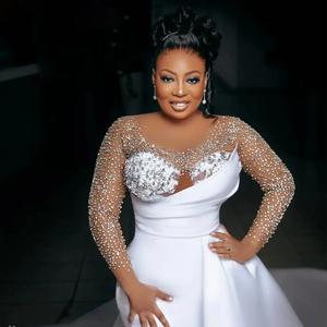 Robe de mariée élégante et féerique en satin et dentelle, coupe amincissante, nouvelle collection 2026, longue jusqu'au sol, à manches longues, effet illusion, pour invitée - Product Image 4