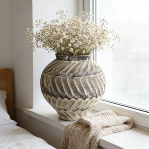 Urne en céramique texturée mate style Wabi Sabi, marron beige, 30 cm de haut, vase rond en argile avec motif superposé brossé à la main, vente en gros - Product Image 1