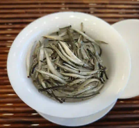 Thé Yunnan Baihao Yinzhen en provenance directe d'usine, disponible en détail ou en gros, idéal pour offrir en cadeau ou pour la consommation quotidienne