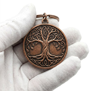 Portachiavi in Metallo con Lupo che Urla alla Luna, Tono Argento Anticato, Dettagli Pelo Realistico, per Collezionisti di Mitologia, Regalo, Accessori Decorativi - Product Image 5