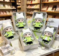 Poupée en peluche électrique Anime, cheveux argentés, yeux marrons, gilet matelassé vert, bonnet en tricot blanc, sur mesure