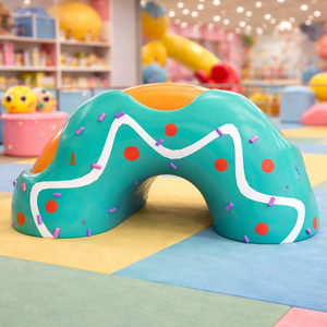 Scultura a tunnel a forma di <span class=keywords><strong>ciambella</strong></span> colorata ed ecologica per parchi giochi all'aperto, modello personalizzato in fibra di vetro a tema dessert per Candy Park - Product Image 2