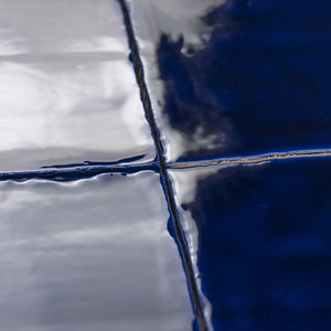 Piastrella Creta 13x13 Cm Blu Scuro Lucido con Bordi Irregolari Spessore 9 Mm - Product Image 4