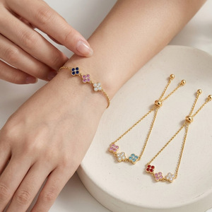 Nouveau <span class=keywords><strong>bracelet</strong></span> de luxe haut de gamme incrusté de diamants, trèfle à quatre feuilles, pétales de fleurs, en acier inoxydable électroplaqué pour femme - Product Image 3