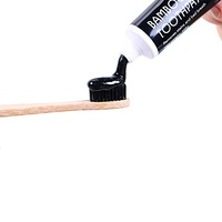 Produits bucco-dentaires en toute sécurité Dentifrice au charbon actif à la noix de coco sans fluor Dentifrice blanchissant pour les dents