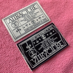 Étiquette tissée à <span class=keywords><strong>code</strong></span> <span class=keywords><strong>QR</strong></span>, coupe droite, douce et résistante à l'usure, pour vêtements d'extérieur, <span class=keywords><strong>patch</strong></span> tissé en tissu avec logo <span class=keywords><strong>QR</strong></span> tricoté et fonctionnel - Product Image 1