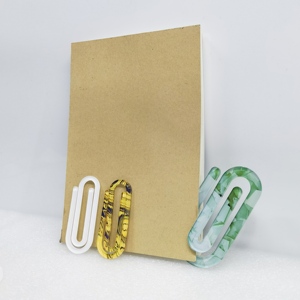 Clips en acrylique transparent personnalisés pour enfants, prêts à être expédiés, motifs personnalisés, blancs transparents, clips en papier pour sublimation, livraison rapide pour le bureau et l'école - Product Image 1