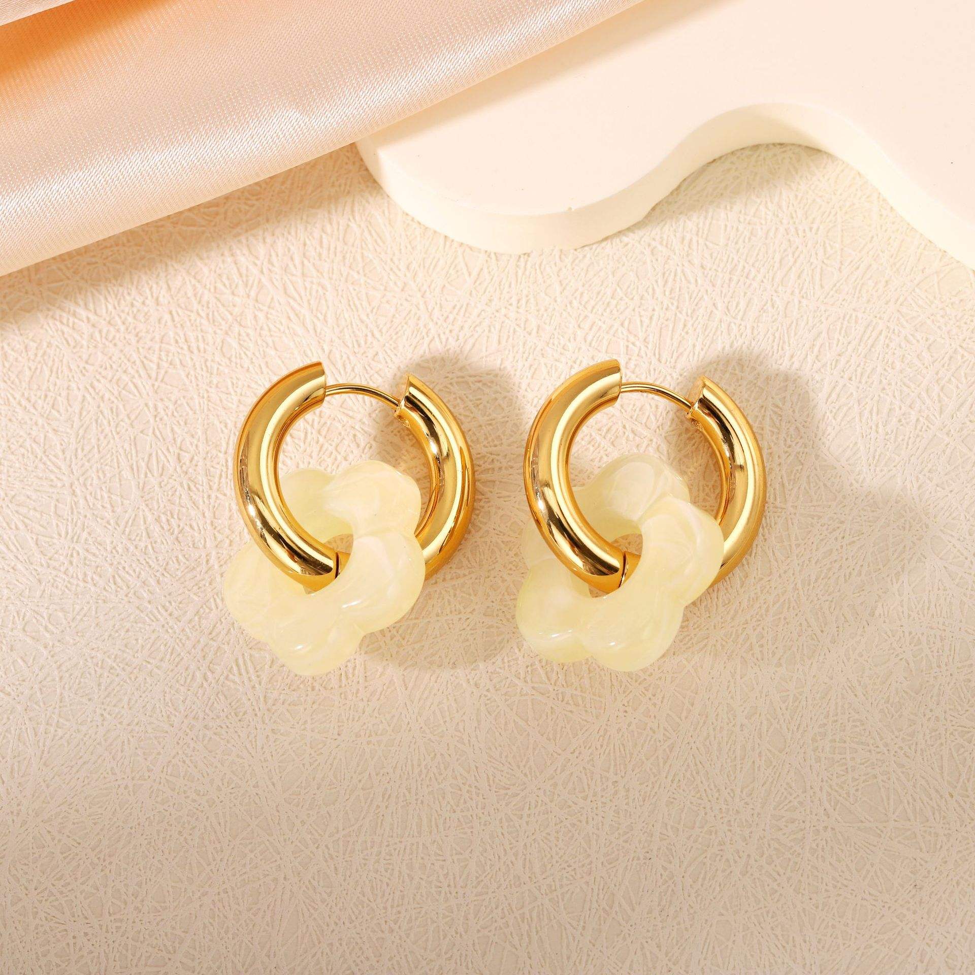 SQ4Goose สีครีมเหลือง