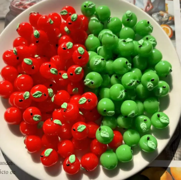 Rood Groen Realistisch Voedsel Mini 3d Hars Appel Diy Ambachtelijke Vrede Fruit Bedels Voor Sieraden Oorbel Winkel Speelgoed Kerstavond Decoratie
