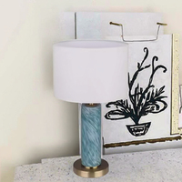 Lampe de table moderne en laiton pour salon, chambre et bureau, avec abat-jour en verre bleu et blanc, style hôtelier décoratif Alison
