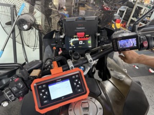 เครื่องมือสแกนวินิจฉัย Xtruck M1 Moto แบบพกพา อ่านโค้ด OBD พร้อมฟังก์ชันพิเศษมากกว่า 120 รายการ สำหรับรถจักรยานยนต์ทุกประเภท - Product Image 6