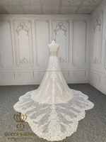 Robe de mariée QUEENSGOWN sexy à col en V avec manches détachables, dos illusion, coupe trapèze et traîne fleurie