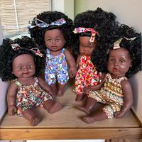 Muñeca Xindars AW02 de 30 cm con Cabello Afro Rizado, Piel Africana de Vinilo, Simulación de Bebé Reborn, Caja de Regalo para Mayores de 14 Años, Unisex