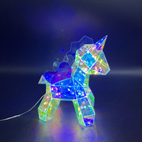 Figurine de licorne irisée mignonne et moderne en résine PET avec lumières LED, faite à la main, écologique, décoration d'intérieur, cadeau de remise de diplôme ou de fête