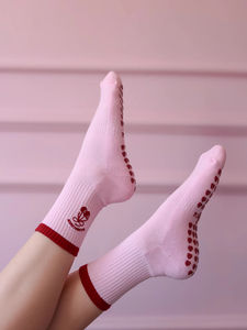 Niedliche Individuelle Pilates-Socken mit Kirsch-Motiv – Rutschfeste Mesh-Griff-Socken für Pilates, Personalisierte Hochwertige Socken für Barre, Tanz, Yoga und Pilates - Product Image 3