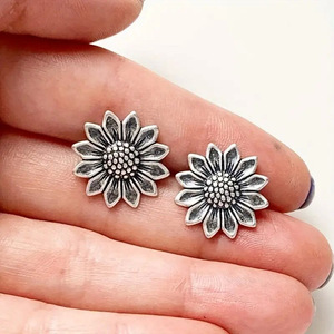 Orecchini a Perno Vintage con Margherite e Girasoli, Stile Antico in Metallo, Gioielli da Donna alla Moda per Uso Quotidiano, Idea Regalo - Product Image 2