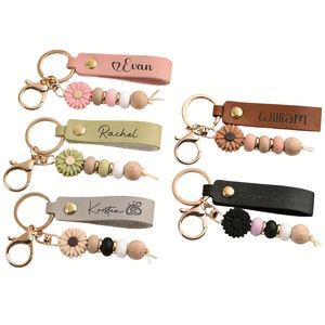 Porte-clés personnalisé en perles marguerites, breloque de sac avec perles en silicone et sangle en similicuir, joli porte-clés floral, cadeau - Product Image 1