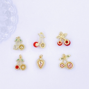 Colgante de Latón Chapado en Oro de 18K con Diseño de Fresas y Gemas Rojas para la Elaboración de Collares de Mujer - Product Image 2