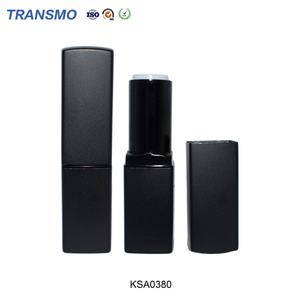 Envases para Lápiz Labial, Envases Negros Personalizados con Etiqueta, Tubos en Forma de Corazón para Bálsamo Labial y Lápiz Labial Dorado - Product Image 1