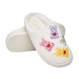 Pantoufles à fourrure de dessin animé pour femmes YL-1929-Chaussures de maison intérieures/extérieures confortables, diapositives antidérapantes en peluche avec des motifs mignons - Product Image 1