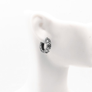 Boucles d'oreilles Huggie Rétro Moto yunnique en Acier Titane à Motif Géométrique, Clous d'oreilles, Usine de Guangzhou - Product Image 4