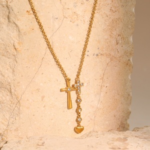 Nuova Collana in Acciaio Inox PVD per Donne, Doppia Croce a Forma di Cuore, Elegante Gioiello per Feste e Uso Quotidiano - Product Image 4