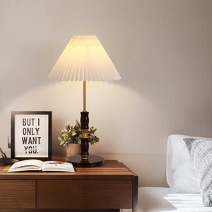 Lámpara de Mesa E27 LED Estilo Vintage Color Madera de Nogal, Luz Ambiental para Dormitorio y Mesita de Noche, Cuidado de la Vista, Control con Interruptor - Product Image 2