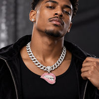 Collier pour Homme en Alliage avec Pendentif Lèvres Rouges et Chaîne Maille Cubaine, Strass Pavé, Style Hip Hop, Bijou Tendance et Audacieux, Vente en Gros