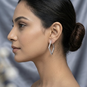 Boucles d'oreilles créoles géométriques en diamant de laboratoire VVS, plaqué rhodium, coupe portugaise, bijoux de luxe pour femmes - Product Image 3