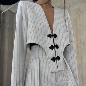 Conjunto de Blazer con Botones y Pantalones Cortos para Mujer, Diseño de Moda, Fabricante Chino OEM - Product Image 2