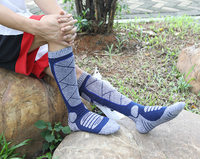 Vente en gros de chaussettes de ski unisexes tricotées d'hiver de haute qualité pour l'extérieur avec logo sur la manchette