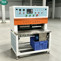 Machine de moulage par pressage à chaud et à froid intelligente PLC pour la fabrication artisanale de porte-clés d'anime et de dessins animés