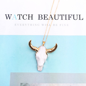Nuova Collezione in Vendita: Collana Punk con Ciondolo a Testa di Toro in Resina Placcata Oro, Stile Vintage Western Cowboy, Personalizzabile all'Ingrosso - Product Image 2