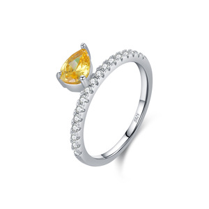 Anillo de Mujer Elegante y Delgado de Plata de Ley S925 con Piedra Amarilla en Forma de Lágrima y Hilera de Piedras Pequeñas, Estilo Lujoso 2026 - Product Image 1