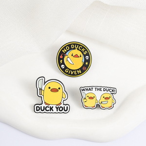 Broche en émail Canard en colère mignon tenant un couteau - What the Duck No Ducks <span class=keywords><strong>Given</strong></span> - Badge de revers - Bijou amusant - Cadeau pour amis - Product Image 3