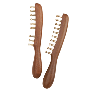 Профессиональная расческа Lock <span class=keywords><strong>World</strong></span> из золотистого сандалового дерева для массажа головы, меридианной терапии и релаксации, портативная деревянная щетка для скребкового массажа, длинная - Product Image 5