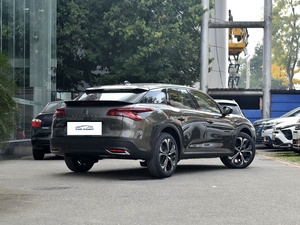 Citroën Versailles C5 X, grande hauteur au sol, grand espace de chargement, élégant SUV break français - Product Image 5