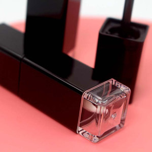 8Ml Đen Vuông Trong Suốt Dưới Đáy Rỗng <span class=keywords><strong>Lipgloss</strong></span> Ống Mỹ Phẩm Nhựa Lip Gloss Bao Bì <span class=keywords><strong>Container</strong></span> Với Wand - Product Image 4
