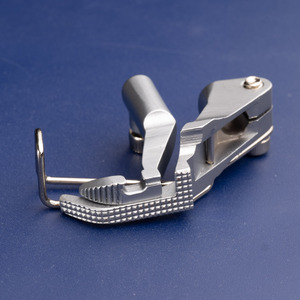 Piedino Premistoffa 0367 220283 220343 / 0067 220713 220703 per Durkopp <span class=keywords><strong>Adler</strong></span> 367,767,867,868,669 1767 Jukl LU-1509N,1511N Brother LS2-B891 - Product Image 4