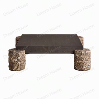 Table basse carrée Wabi Sabi Dream Home avec plateau en bois brûlé, pieds cylindriques en marbre brut, table de salon rustique