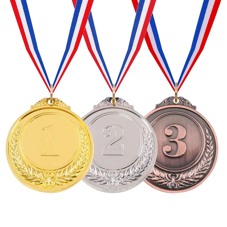 Medaglia da corsa 5k di calcio in metallo dorato personalizzata con medaglie su misura del produttore di maratona sportiva a nastro