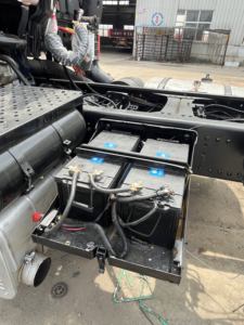 Camion tracteur SHACMAN F3000 6x4 d'occasion, moteur diesel Weichai 371 CV, couple de 1800 Nm, direction à droite, faible kilométrage, pour le transport de marchandises longue distance - Product Image 3