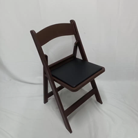 Chaises pliantes en résine marron à grain de bois rembourrées en plastique, capacité 450 kg, pour événements, mariages et fêtes en gros